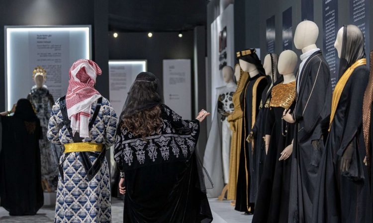 الأزياء السعودية في أحد معارض هيئة الأزياء