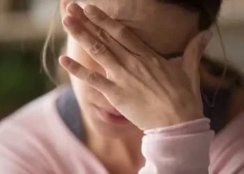 خانك شريك حياتك، كيف تتصرف؟ | من «سيكولوجي توداي»