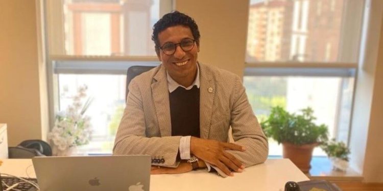 أورهان باموق: بين الذاكرة المشفرة وذاكرة الماضي | حوار مع الناقد ممدوح فرّاج النابي
