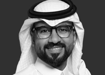 رواية أغنية التمر والتين: بين دفء السرد العائلي وتفرّد الصوت الروائي | حوار مع الروائي عبد الله الحواس