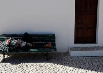 لماذا تشكّل الكفاءة خطرًا على الحياة، بينما يخلق التباطؤ حياة أفضل؟ | من «سايكي»